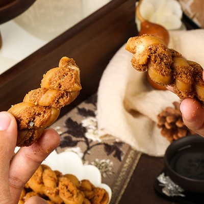 厂家批发麻仁鸡蛋酥麻花320g盒装传统糕点网红办公室零食小吃点心图3