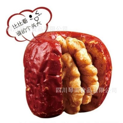 红枣夹核桃 枣仁派 枣夹核桃枣加核桃仁红枣零食厂家批发一件代发图5