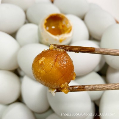 【50g】新晨多油咸鸭蛋 桐乡特产厂家整箱批发 起沙流油开袋即图5
